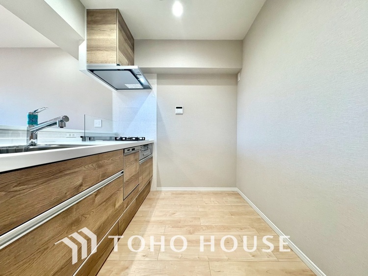 キッチン 【KITCHEN】◆ワクワク◆開放的で機能性も高いシステムキッチン。お子様は毎日のご飯にワクワク！