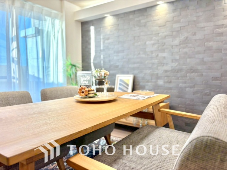 内装 【LIVING】◆眩い◆光が燦々と入り、家族の笑顔を照らす。「いつまでも続いて」と願う夢のような毎日がここにある。