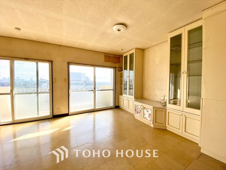 内装 現在改装中◆Sunshine◆光が燦々と入り、いるだけで気持ちいい。「開放的でゆとりあるお部屋です。」