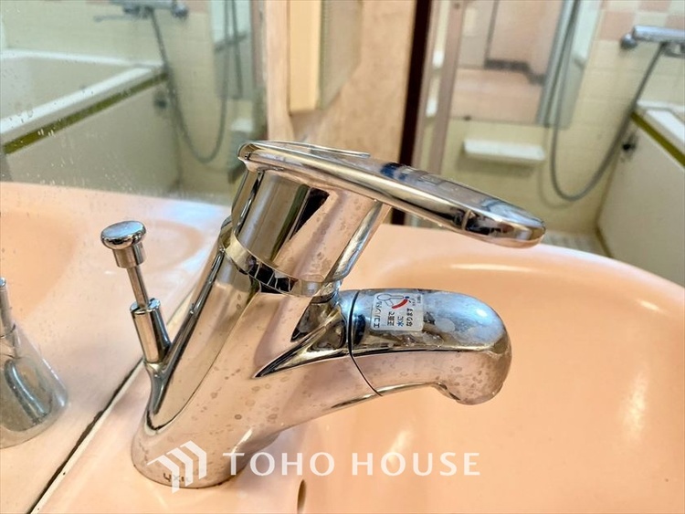 洗面 現在改装中◆快適◆煌びやかな暮らしの中にも忘れたくない快適さ。大きな収納が助けてくれます。