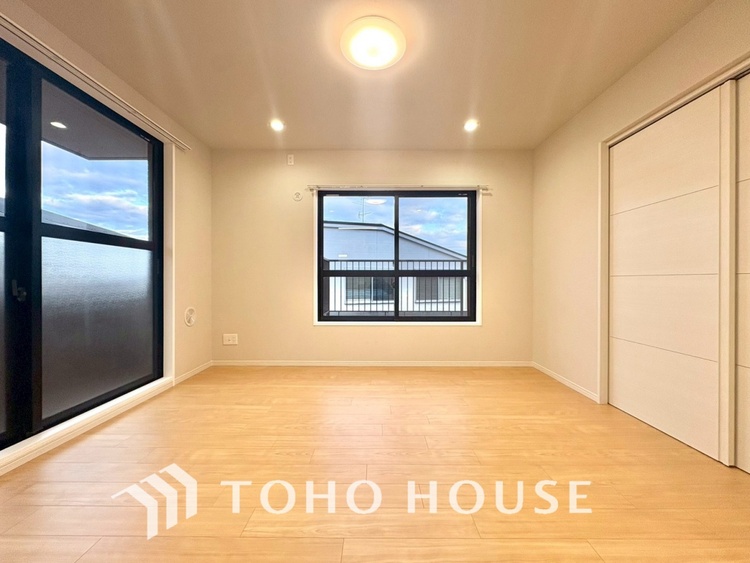 内装 【LIVING】◆陽光◆が差し込む。この開放的なLDKに家族の笑顔が集う。家族が一緒に過ごす空間は明るく、そして居心地よく。