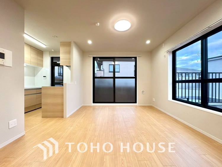 内装 【LIVING】◆Sunshine◆光が燦々と入り、いるだけで気持ちいい。「開放的でゆとりあるお部屋です。」