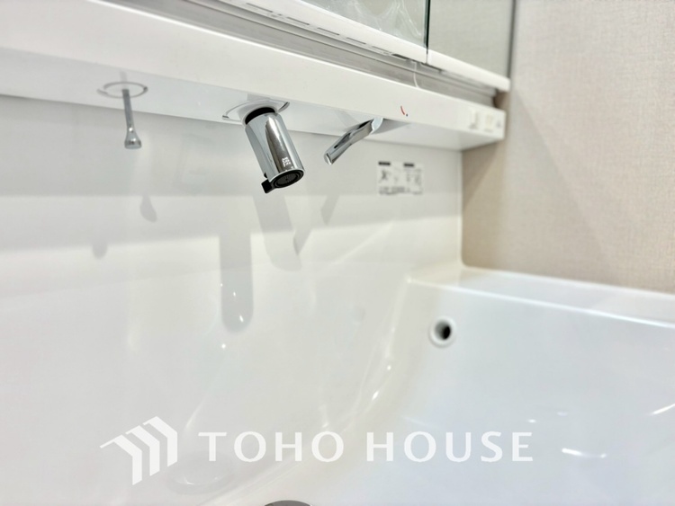 洗面 【WASHROOM】◆快適◆煌びやかな暮らしの中にも忘れたくない快適さ。大きな収納が助けてくれます。