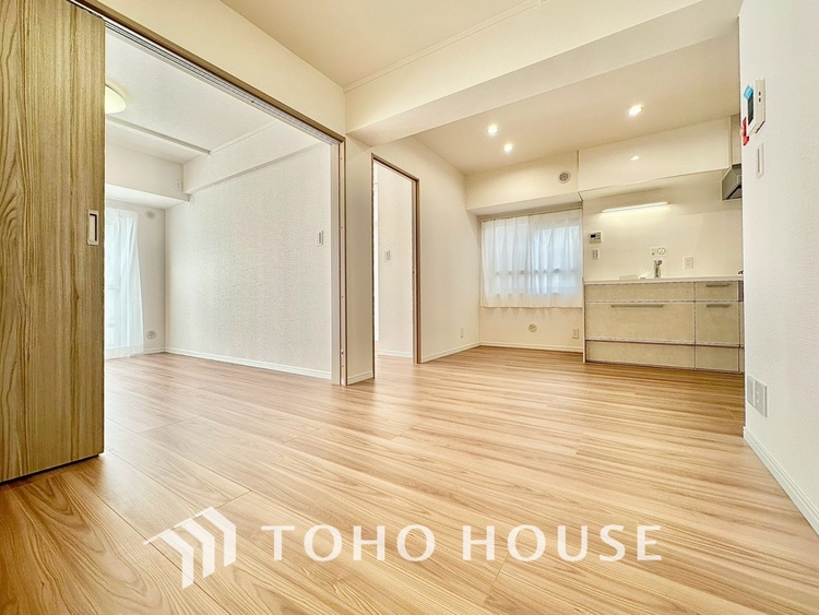 内装 【LIVING】◆眩い◆光が燦々と入り、家族の笑顔を照らす。「いつまでも続いて」と願う夢のような毎日がここにある。