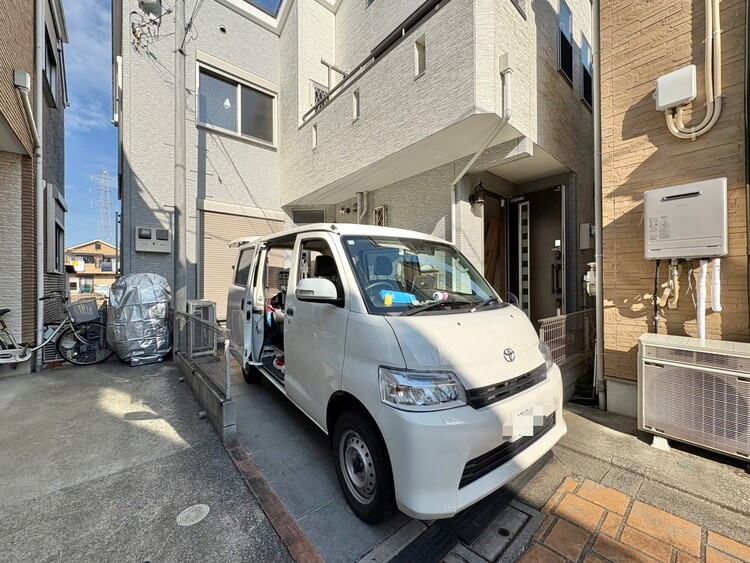 駐車場 本物件の駐車スペースです。車種制限のある場合もございますので、お気軽にお問い合わせくださいませ。