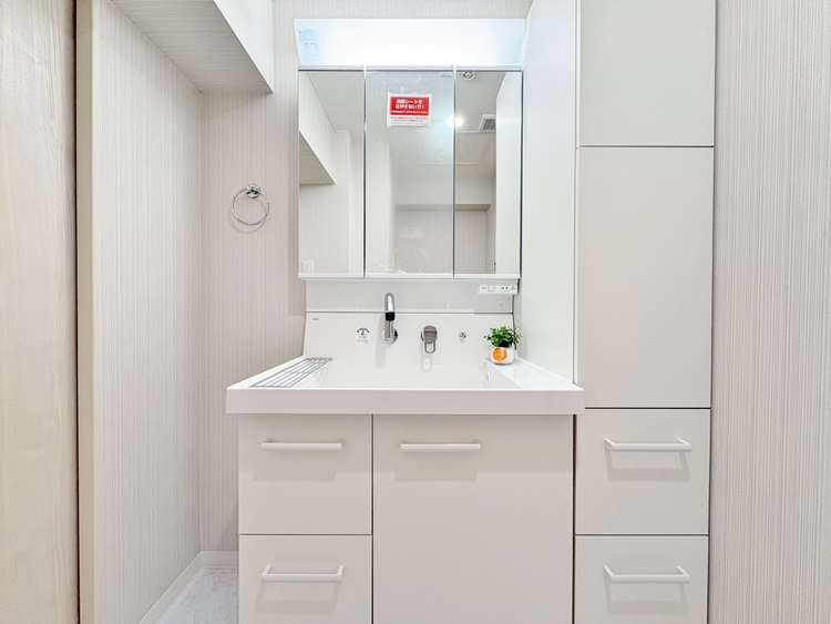 洗面 何かと物が増える場所だからこそ、スッキリと見映えの良い空間に。