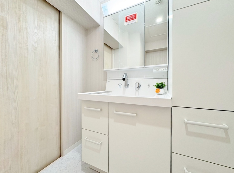 洗面 清潔感と心地よさを重視した、上質感漂うパウダールーム。