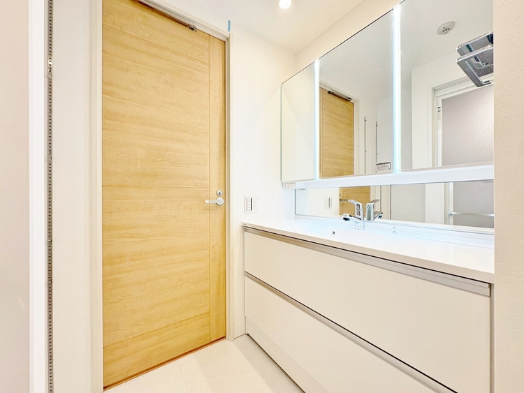 洗面 清潔感と心地よさを重視した、上質感漂うパウダールーム。