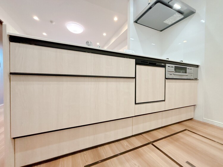 キッチン スマートな意匠と充実の機能を備えたキッチンが、暮らしにおいしい彩りを添えます。