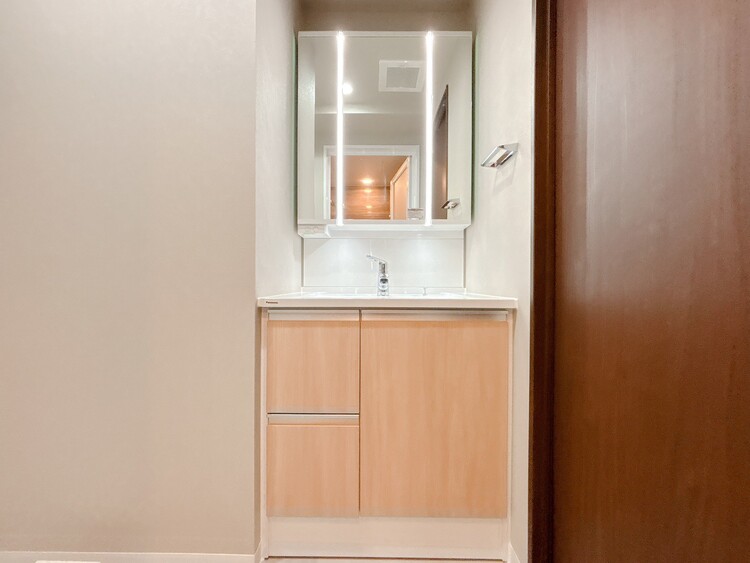 洗面 何かと物が増える場所だからこそ、スッキリと見映えの良い空間に。