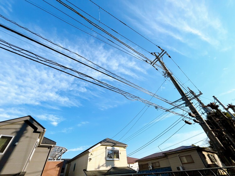 バルコニー 窓を開けると広がる青空。心をリフレッシュして日々を過ごしていきましょう。