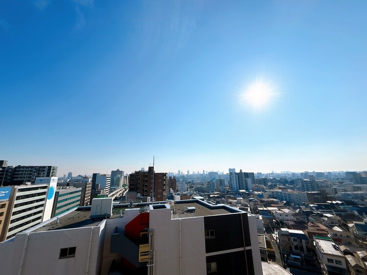 バルコニー 窓を開けると広がる青空。心をリフレッシュして日々を過ごしていきましょう。