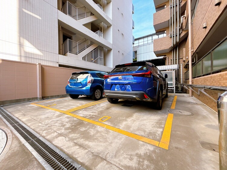 駐車場 本物件の駐車スペースです。車種制限のある場合もございますので、お気軽にお問い合わせくださいませ。