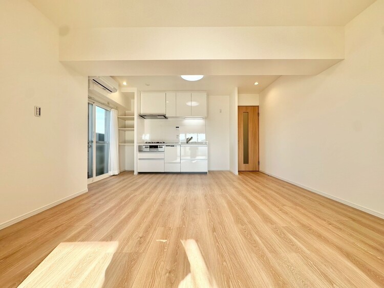 居間 忙しく過ぎゆく日常を置き去るほど、ゆったりした時間が流れるリビング。