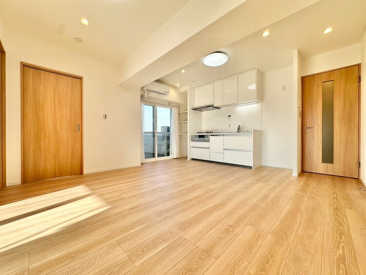 居間 居心地の良い空気感は、暮らしのステージを彩り、心からのやすらぎと満足感を与えてくれます。