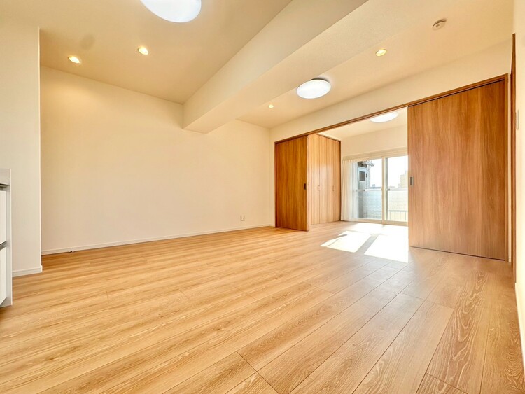 居間 快適に過ごす毎日を求めて、暮らしの中でご自身の「マイホーム」に創り上げてください。