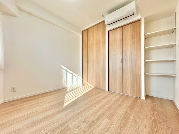 寝室 ベッドも十分に設置するスペースがあります。