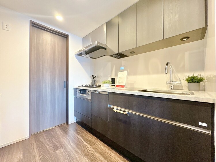 キッチン スマートな意匠と充実の機能を備えたキッチンが、暮らしにおいしい彩りを添えます。