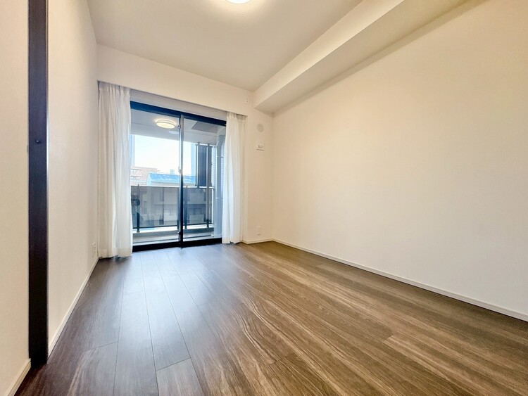 寝室 ベッドも十分に設置するスペースがあります。