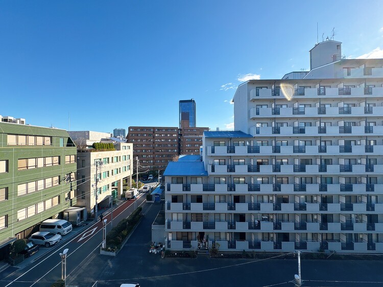 バルコニー 頬をなでる、優しい風を感じることが出来ます。