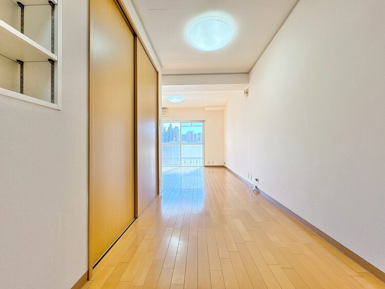 居間 飾り過ぎないシンプルな内装と偏り過ぎないデザインで統一しました。