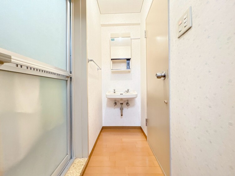 洗面 清潔感と心地よさを重視した、上質感漂うパウダールーム。