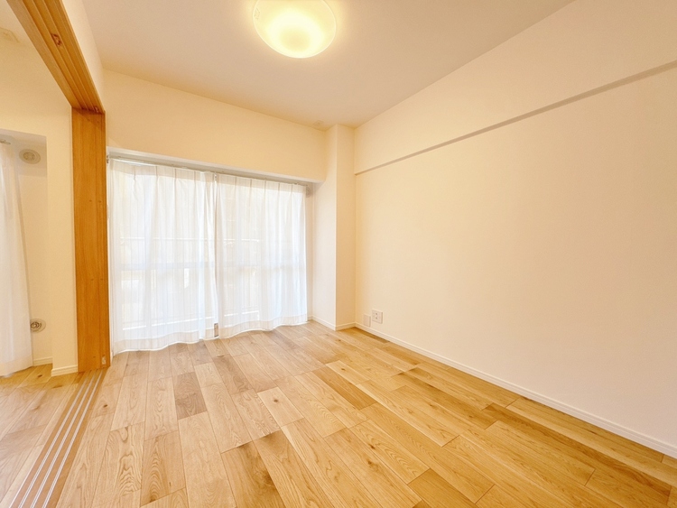 居間 居心地の良い空気感は、暮らしのステージを彩り、心からのやすらぎと満足感を与えてくれます。