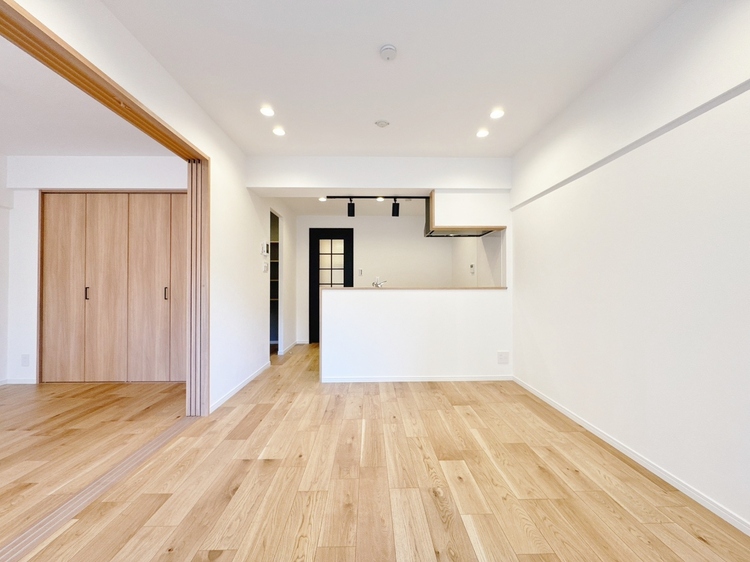 居間 飾り過ぎないシンプルな内装と偏り過ぎないデザインで統一しました。