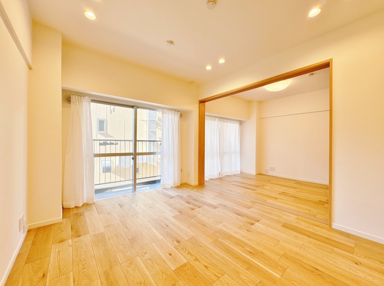 居間 快適に過ごす毎日を求めて、暮らしの中でご自身の「マイホーム」に創り上げてください。