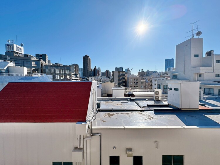 バルコニー 窓を開けると広がる青空。心をリフレッシュして日々を過ごしていきましょう。