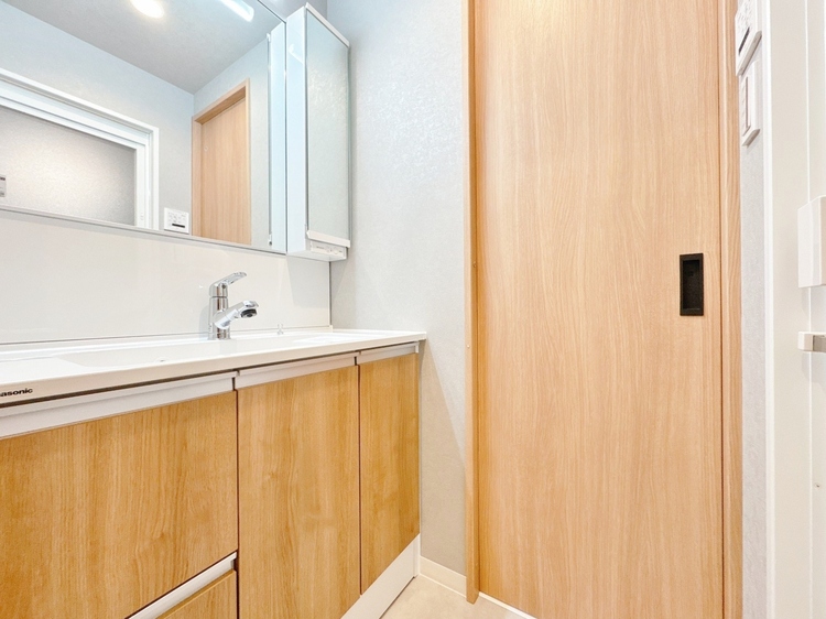 洗面 清潔感と心地よさを重視した、上質感漂うパウダールーム。