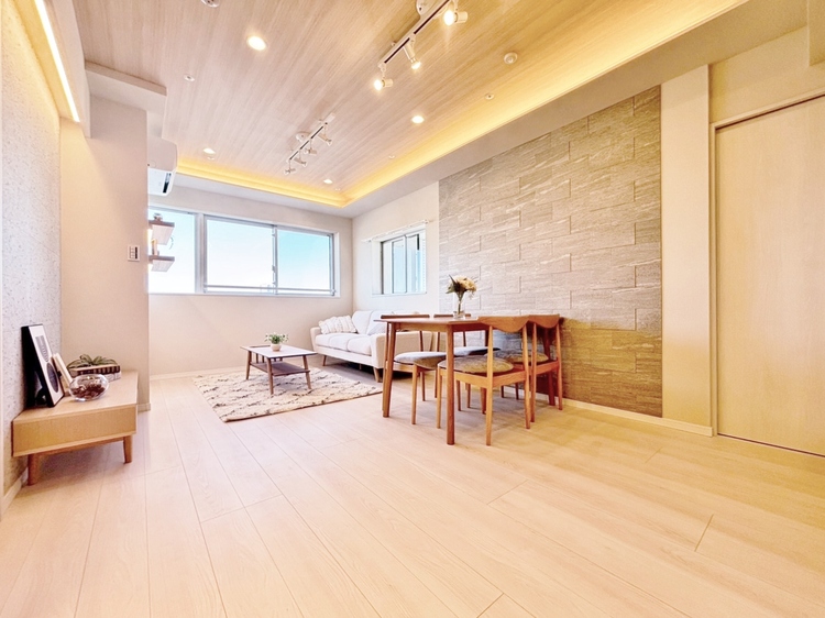 居間 快適に過ごす毎日を求めて、暮らしの中でご自身の「マイホーム」に創り上げてください。