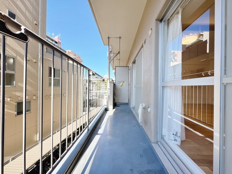 バルコニー 暮らしの中で、光と風を演出してくれるバルコニー。