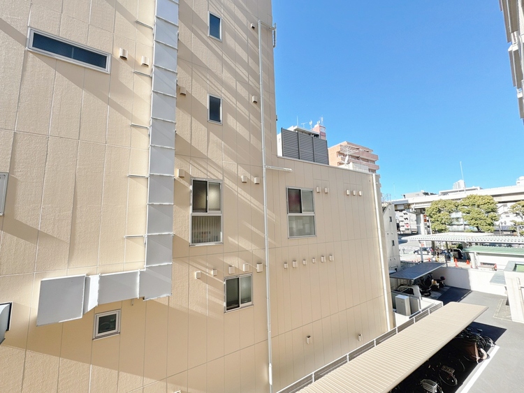 バルコニー 頬をなでる、優しい風を感じることが出来ます。