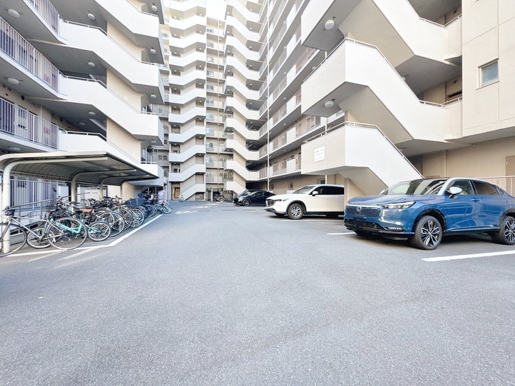 その他 きちんと整備された駐輪場。住む方の心遣いが感じられます。