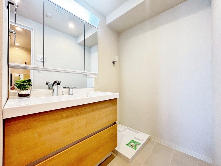 洗面 何かと物が増える場所だからこそ、スッキリと見映えの良い空間に。