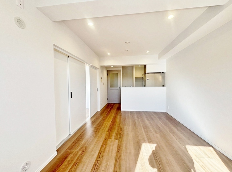 居間 忙しく過ぎゆく日常を置き去るほど、ゆったりした時間が流れるリビング。