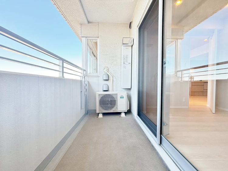 バルコニー 暮らしの中で、光と風を演出してくれるバルコニー。