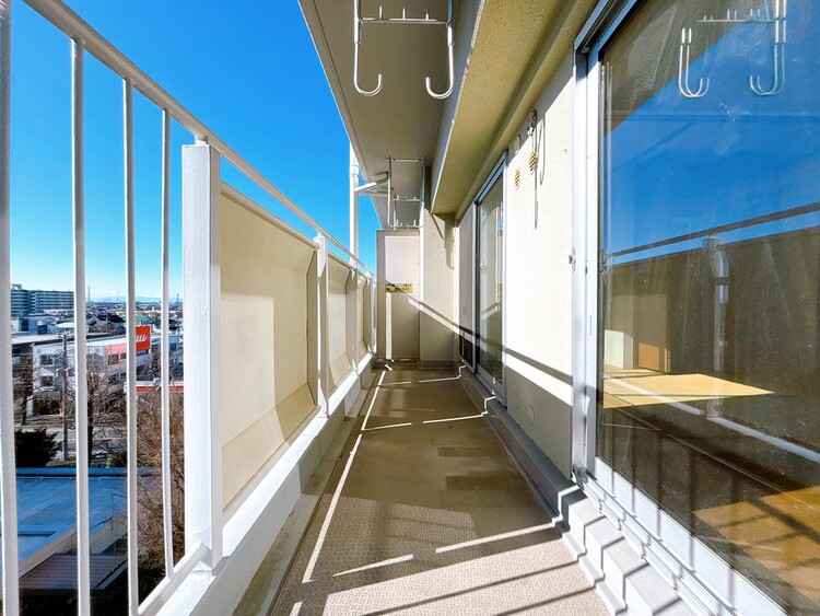 バルコニー 暮らしの中で、光と風を演出してくれるバルコニー。