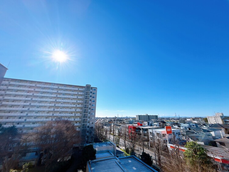 バルコニー 頬をなでる、優しい風を感じることが出来ます。