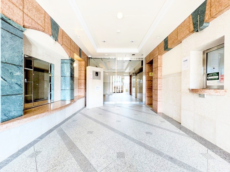 エントランス エントランス内部は、管理が行き届き清潔な共有スペースとなっています。