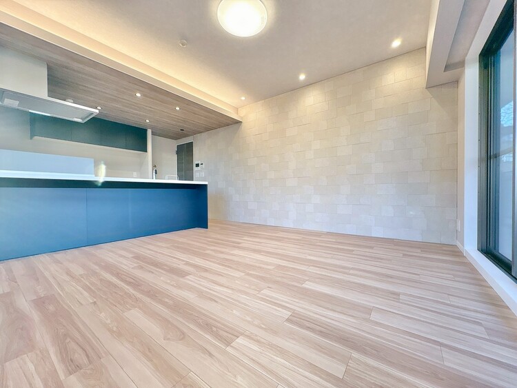 居間 忙しく過ぎゆく日常を置き去るほど、ゆったりした時間が流れるリビング。