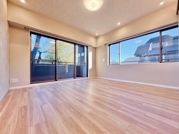 居間 居心地の良い空気感は、暮らしのステージを彩り、心からのやすらぎと満足感を与えてくれます。