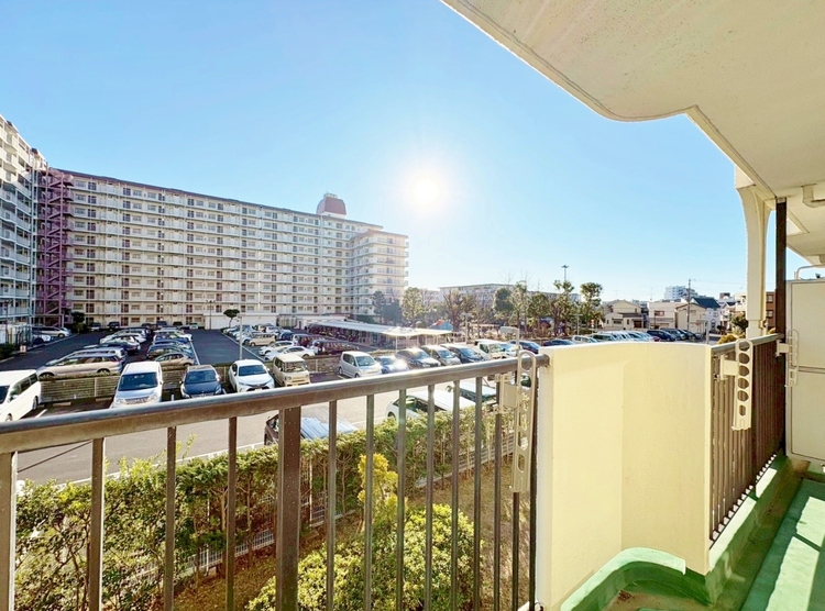 バルコニー 暮らしの中で、光と風を演出してくれるバルコニー。