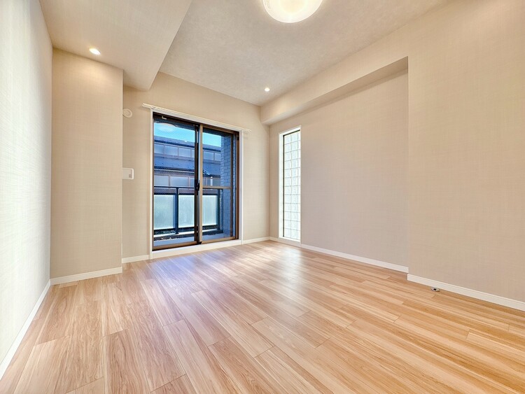 寝室 ベッドも十分に設置するスペースがあります。