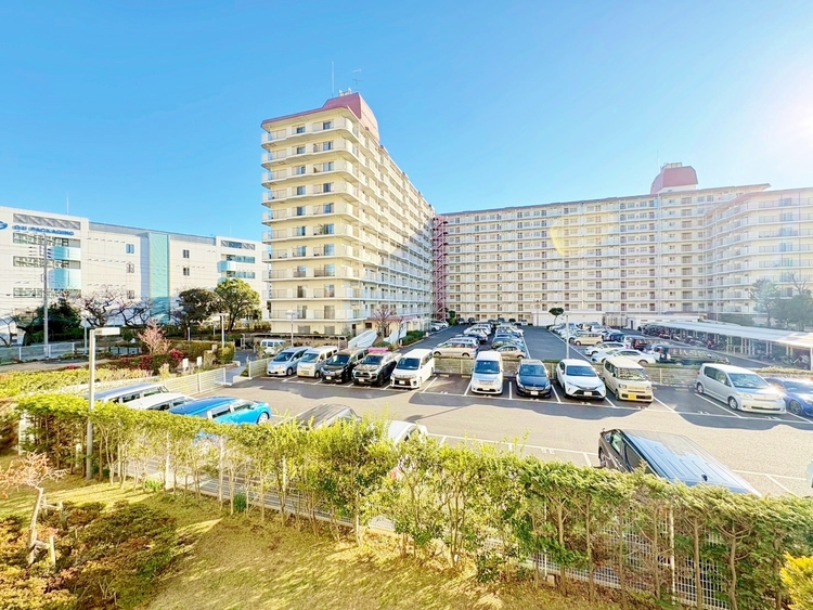 バルコニー 窓を開けると広がる青空。心をリフレッシュして日々を過ごしていきましょう。