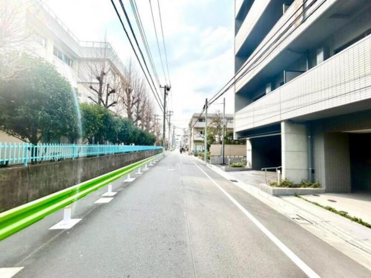 その他 前面道路は一方通行ですので、小さなお子様もご安心してお過ごしいただけます。