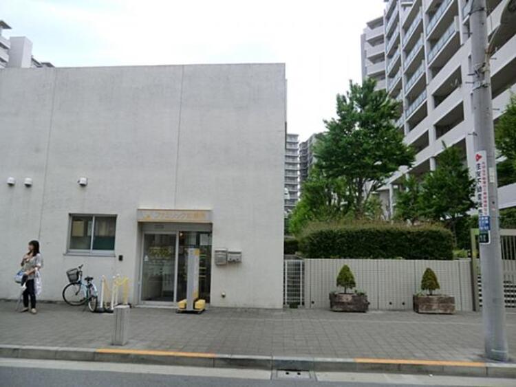 周辺 ファミリック診療所　740m 