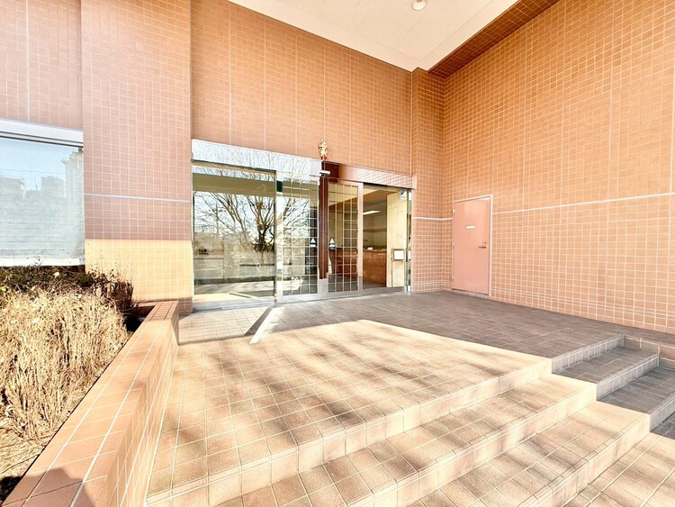 その他 上質感漂う玄関アプローチです。