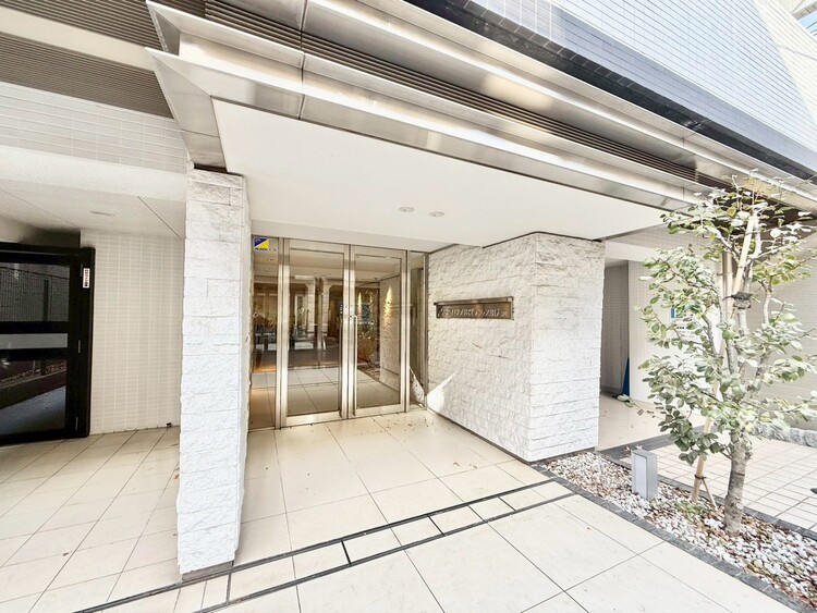 その他 上質感漂う玄関アプローチです。